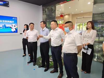 深化校企合作，書(shū)記校長(zhǎng)攜手走訪企業(yè)推進(jìn)職業(yè)技能培訓(xùn)